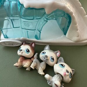 Littlest Pet Shop Cute Husky Figurines with Igloo sled slide set